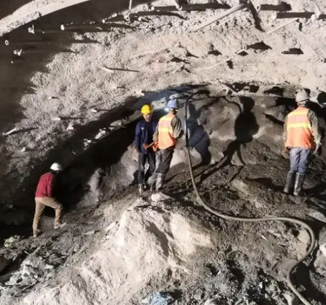 郁南拱顶带模注浆料的施工流程及注意事项